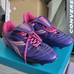 pink and purple diadora soccer cleats size 8